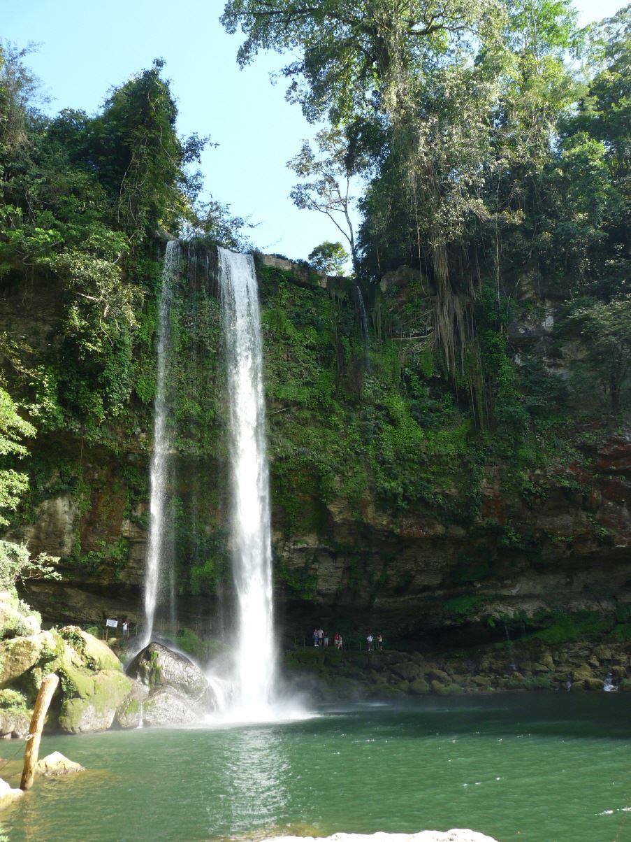 Wasserfall in der Karibik